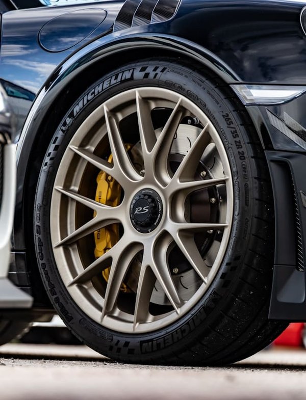 What's the Ideal Tire Pressure for a Porsche Cayman S for Both Daily Driving and Track Use?