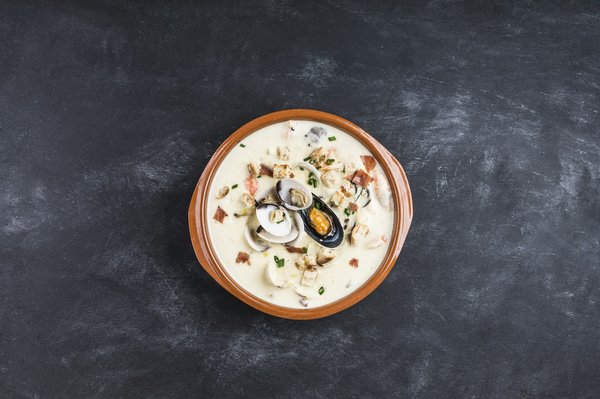 What's the Secret to a Creamy New England Clam Chowder with Smoked Bacon?